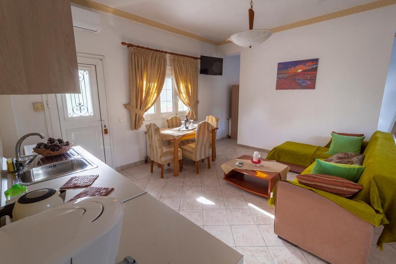 Holiday home Efi's *